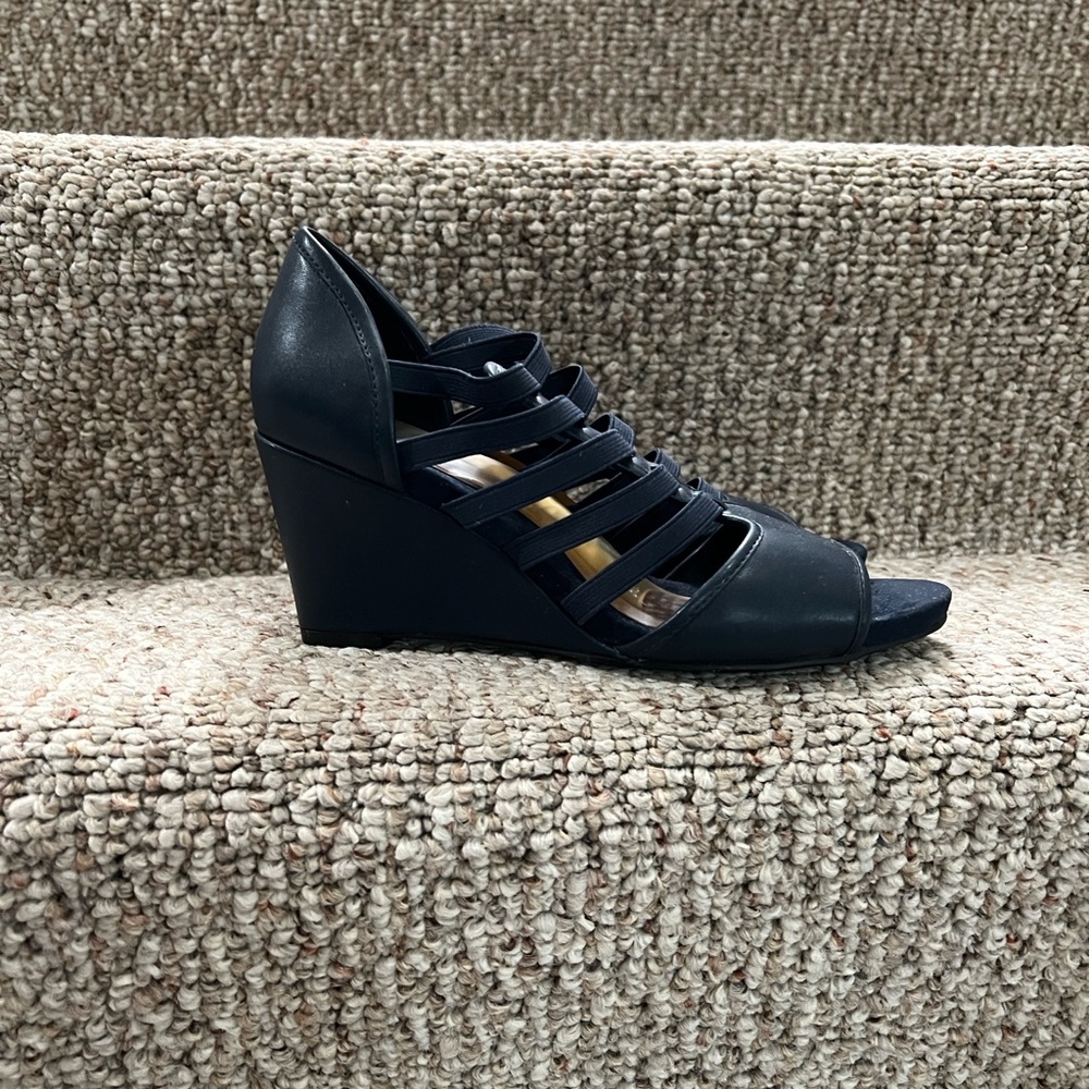 Dress Barn Navy Strappy Wedge Heels Size 8.5 Gladiator Ladder Design